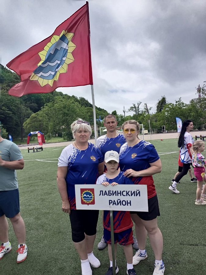 На базе спортивного оздоровительного лагеря «Буревестник» села Агой Туапсинского района прошёл краевой фестиваль Всероссийского физкультурно-спортивного комплекса «Готов к труду и обороне» среди семейных команд, приуроченный к 10-летию комплекса ГТО.